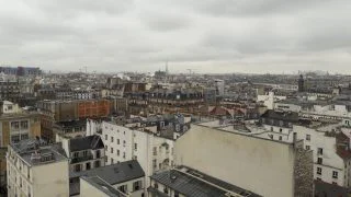 tour eiffel rainy day