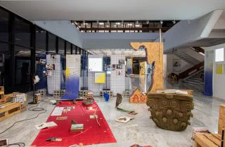 Biblioteca troglodita (Residencias Cundinamarca, Sala de Arte Sura) by Sebastián Múnera