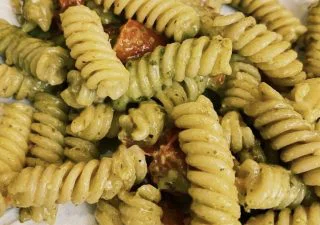 Pesto Pasta with Tomatoes