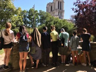 Students drawing Notre Dame