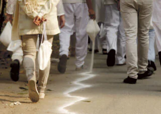 Honi Ryan, 'Walking Presence', social performance, 2016. Photo: Kashif Saleem
