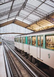 julian-dik-Be99QIIBIeM-unsplash Paris metro